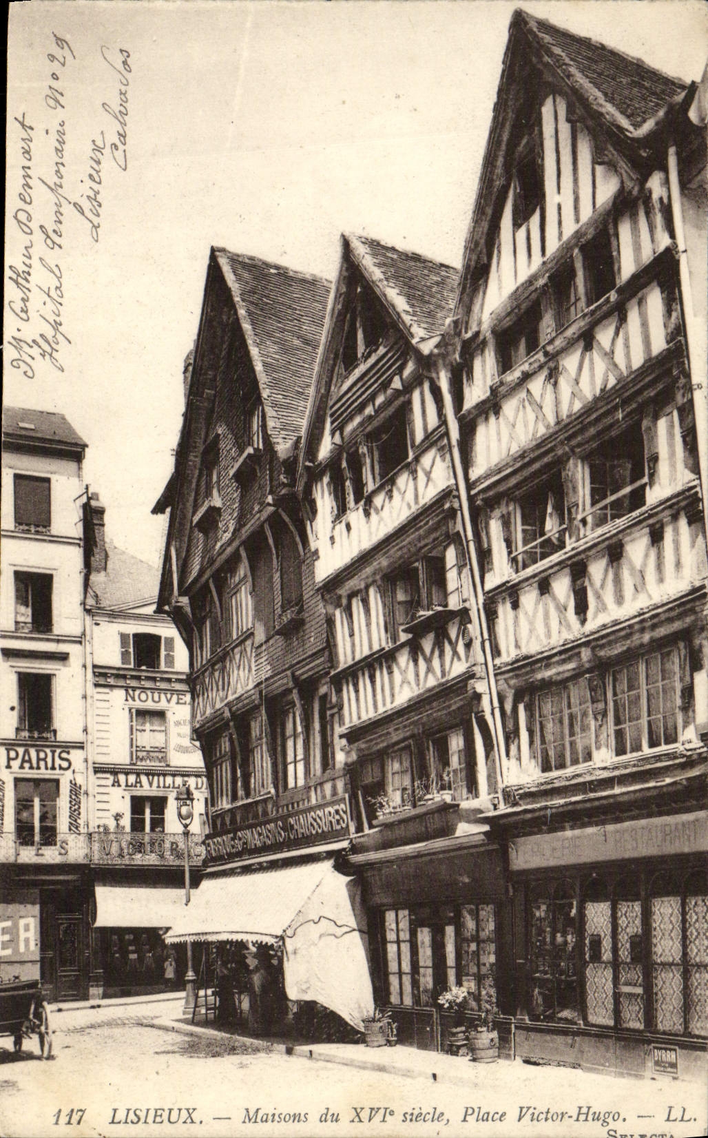 CPA Lisieux Vieilles maisons place victor hugo