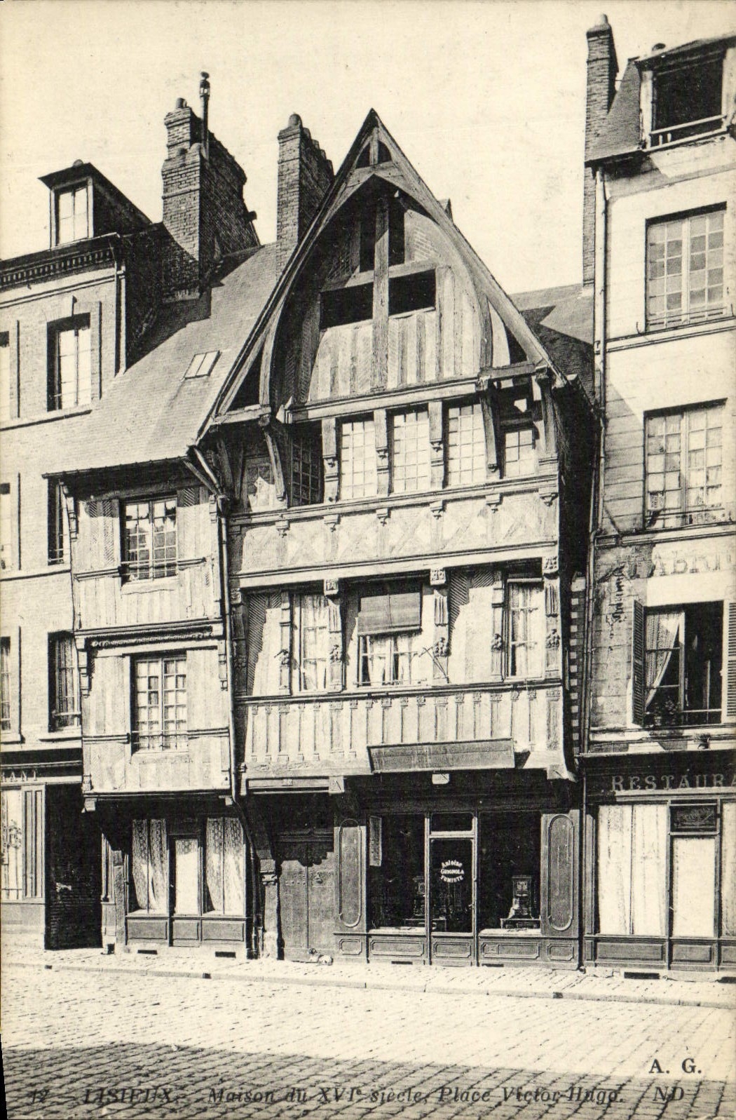 CPA Lisieux Vieilles maisons place victor hugo