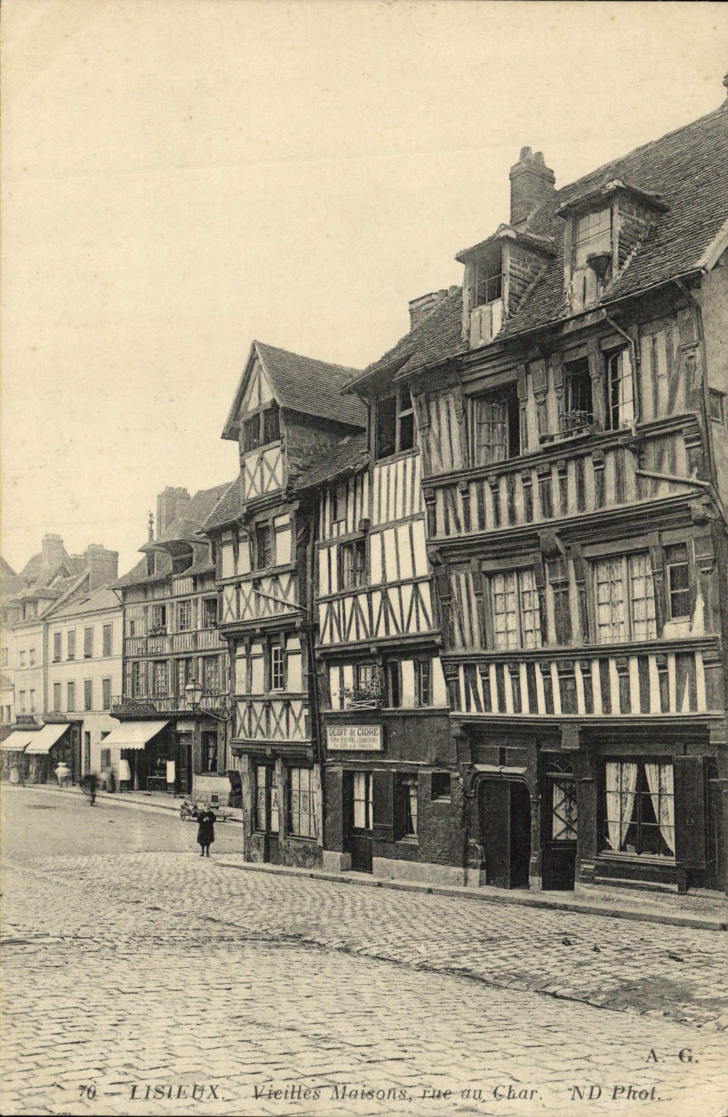 CPA Lisieux Vieilles maisons rue au char