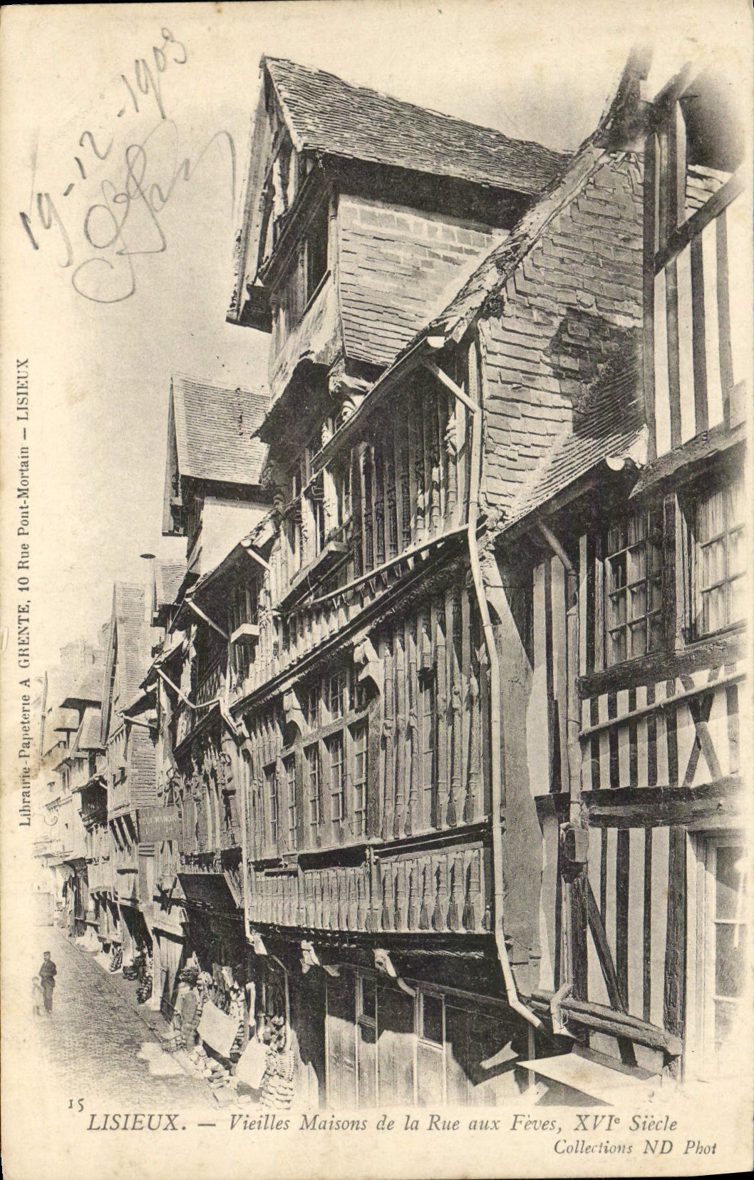 Casas de las mujeres mayores de Lisieux de la POSTAL de la VENDIMIA de la calle a las habas