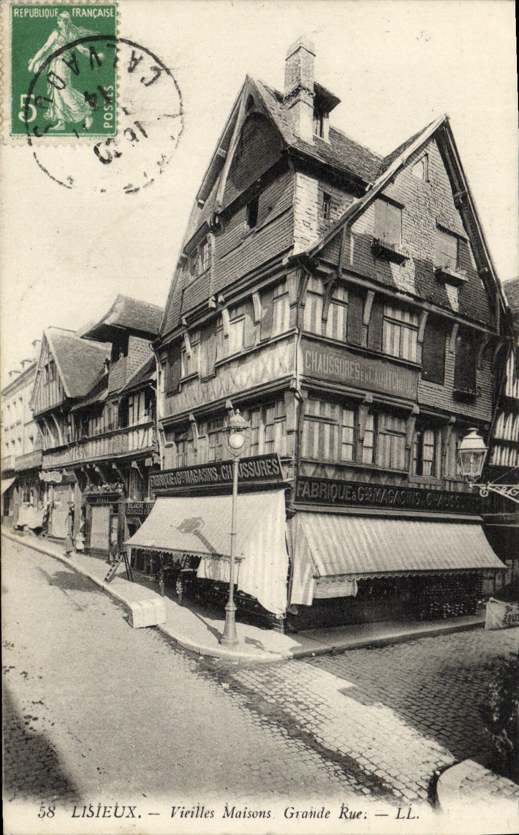 CPA Lisieux vieilles Maisons grande rue