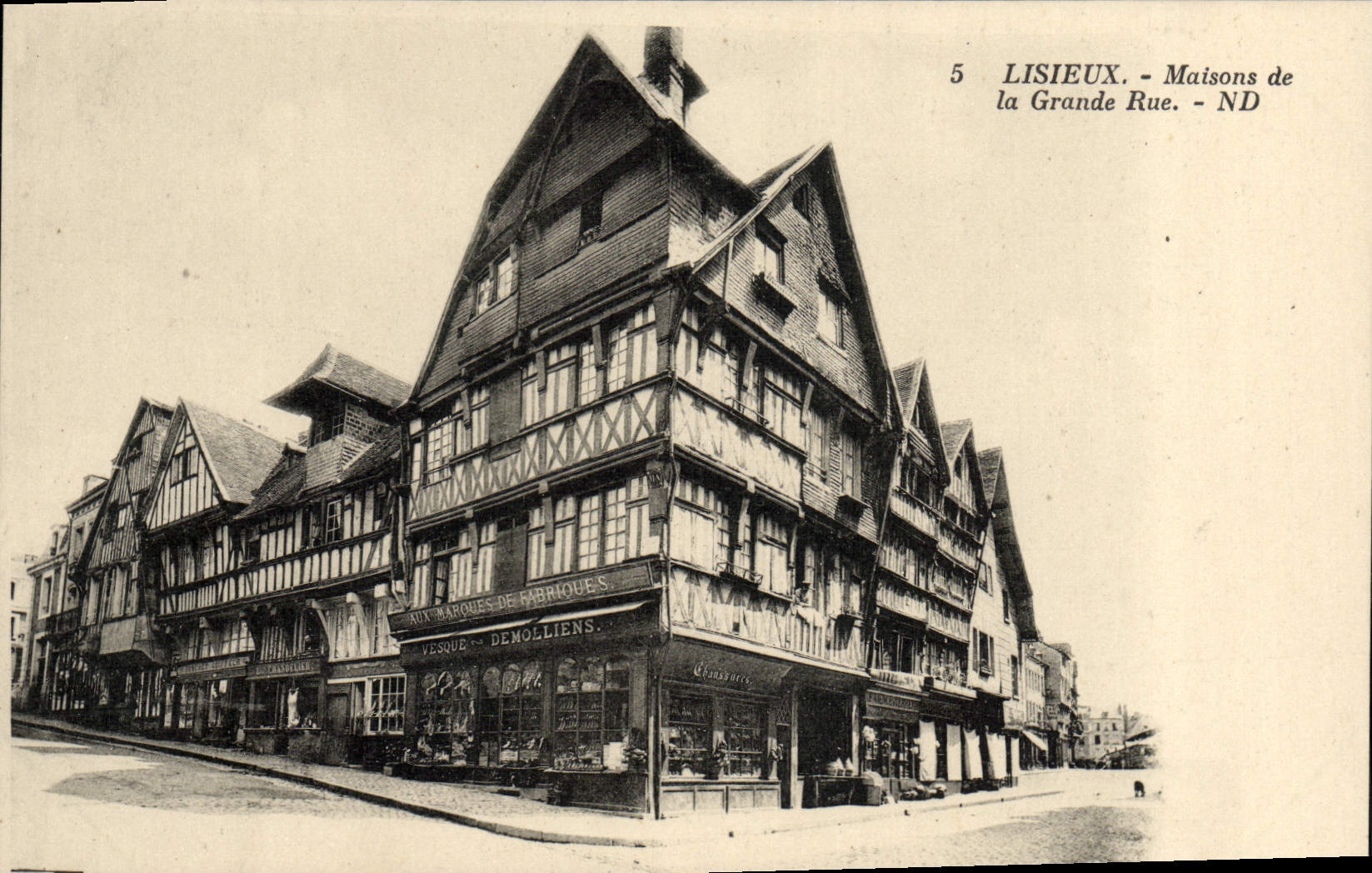 La POSTAL Lisieux de la VENDIMIA contiene la calle principal