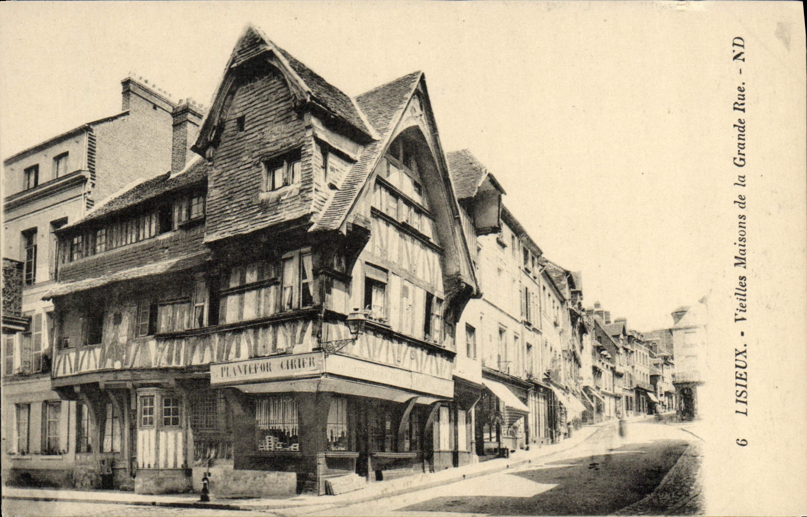 CPA Lisieux Vieilles Maisons de la grande rue