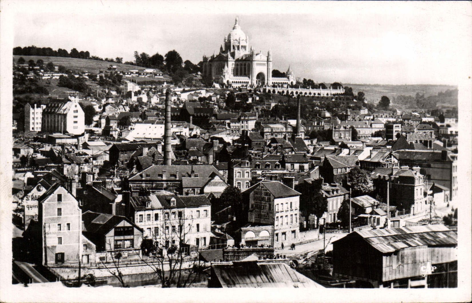 CPA Lisieux Vue generale vers la basilique