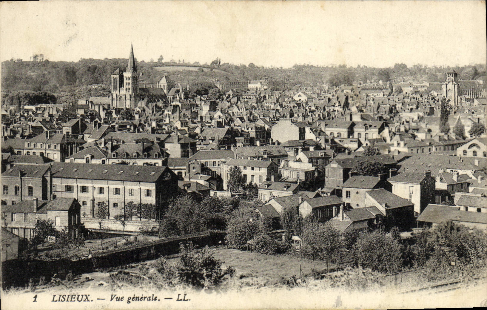 CPA Lisieux Vue generale