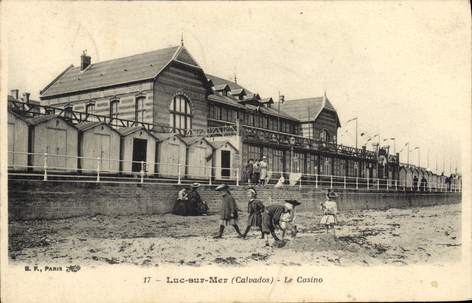 VINTAGE POSTCARD Luc on sea the casino Children