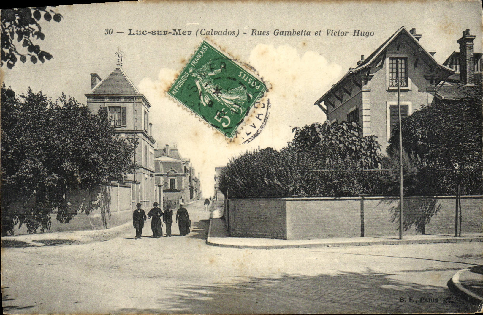 VINTAGE POSTCARD Luc On sea Streets gambetta and Victor Hugo