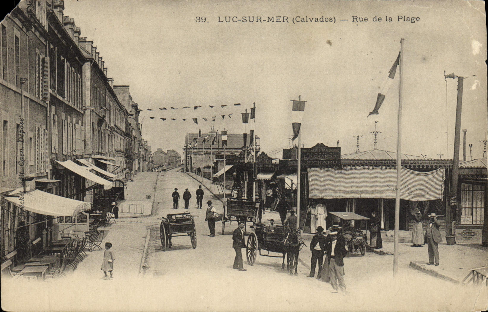 VINTAGE POSTCARD Luc On sea street of the beach