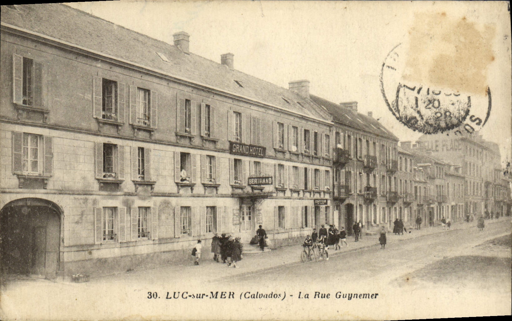 CPA Luc Sur mer la rue guynemer