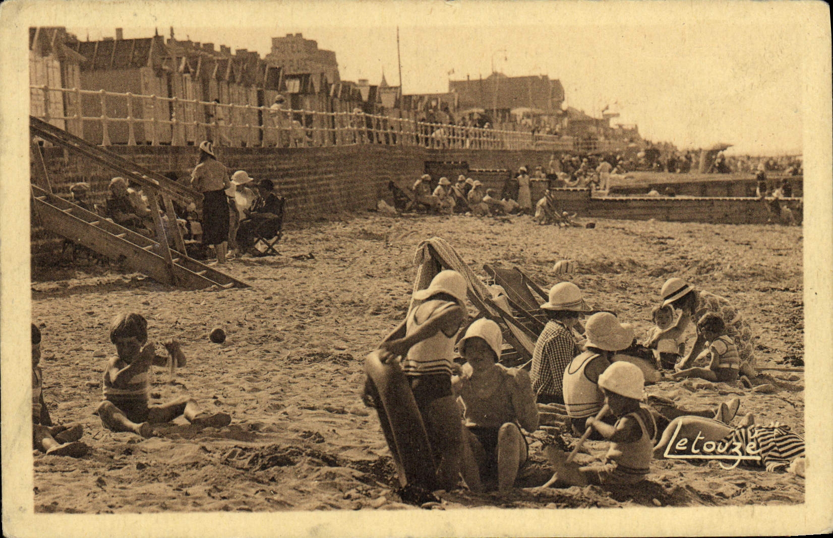 POSTAL Lucas de la VENDIMIA en el mar los niños de las cabinas