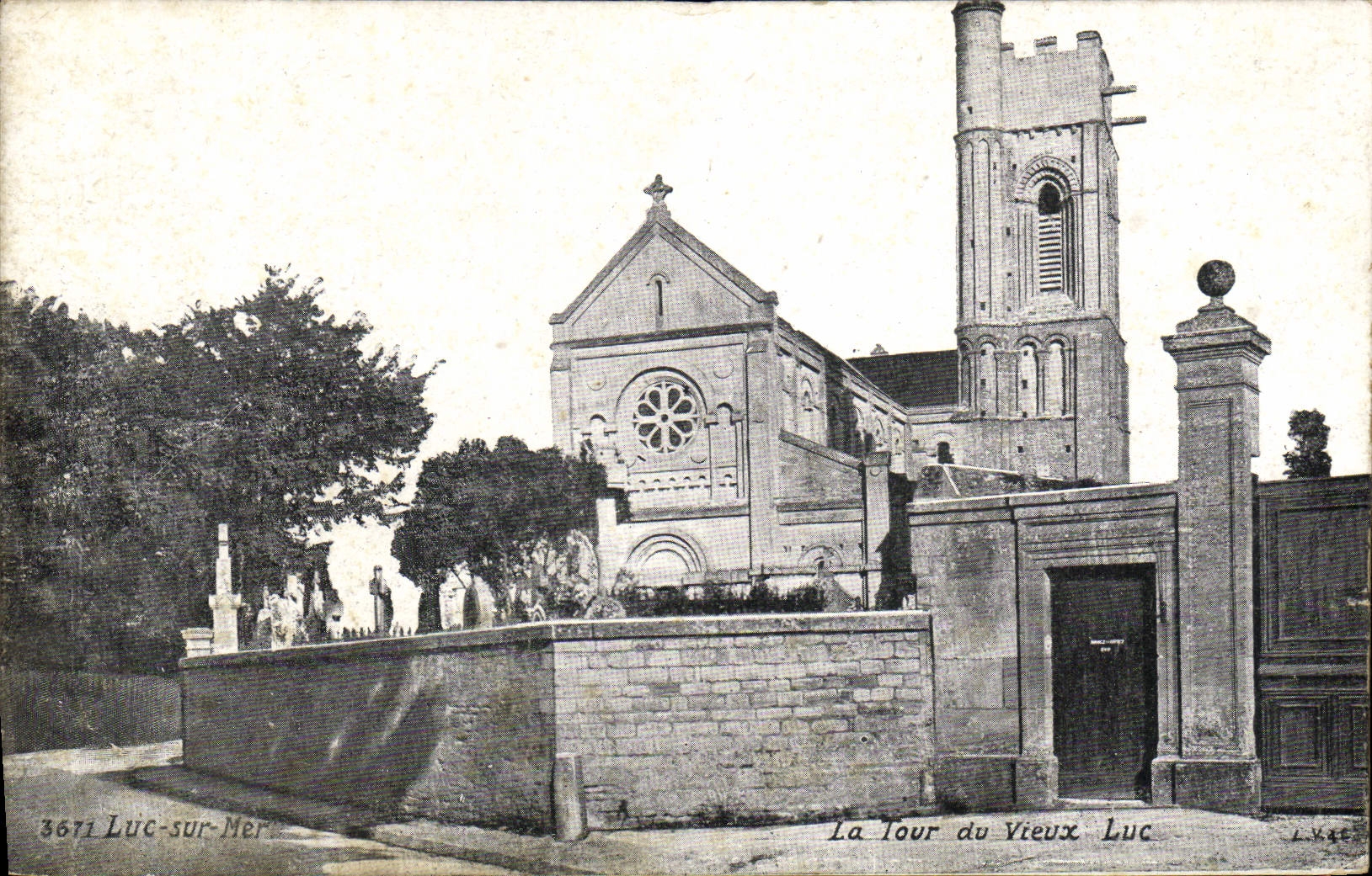 VINTAGE POSTCARD Luc On sea the tower of the Luc old man