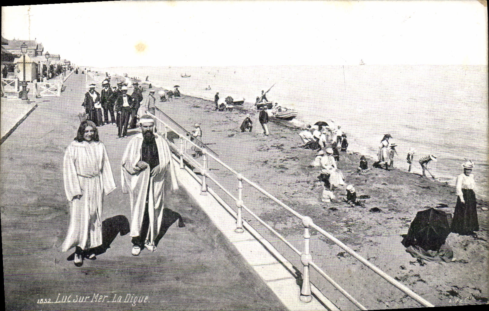CPA Luc sur mer la digue