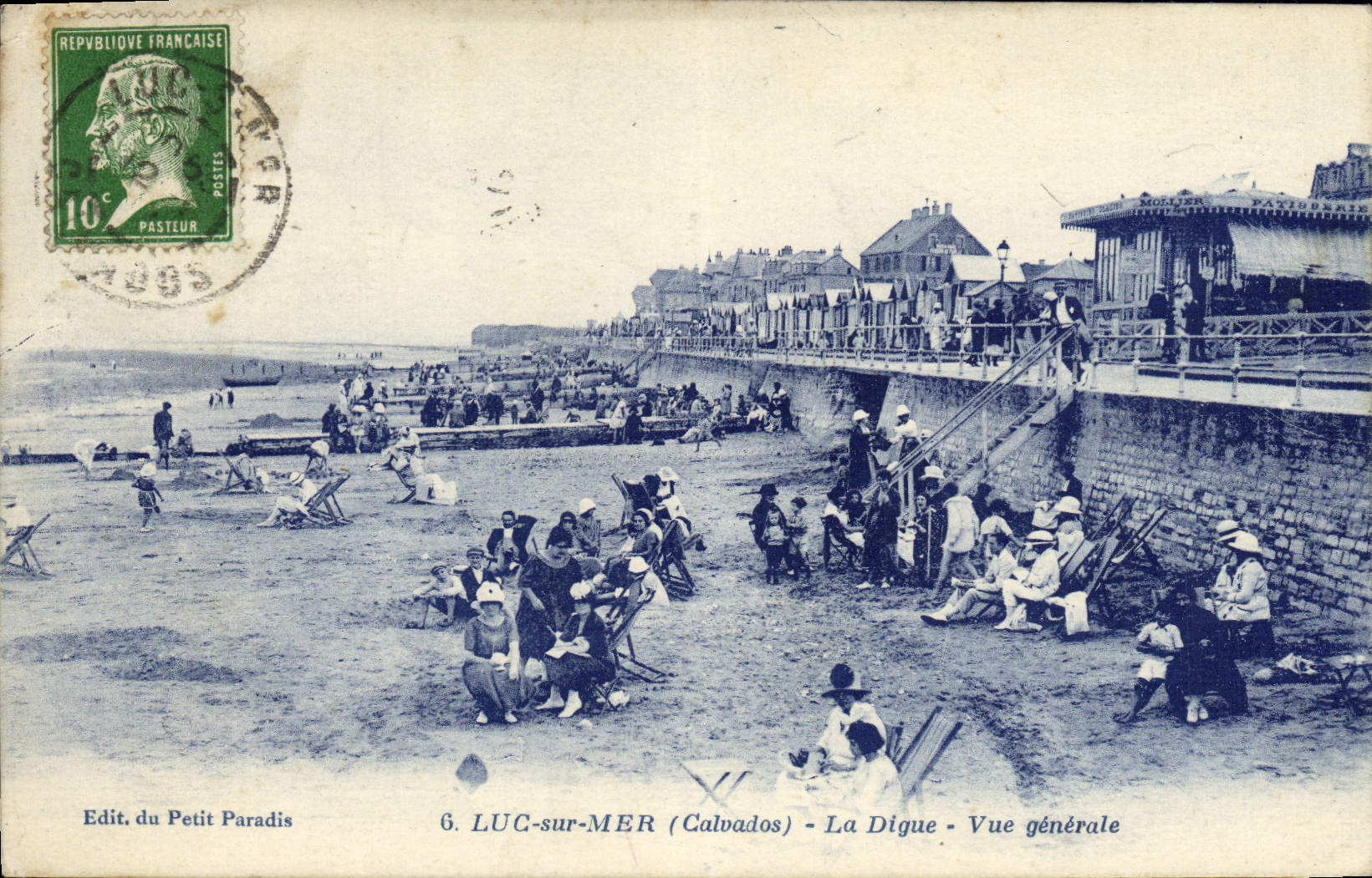 CPA Luc sur mer la digue vue generale