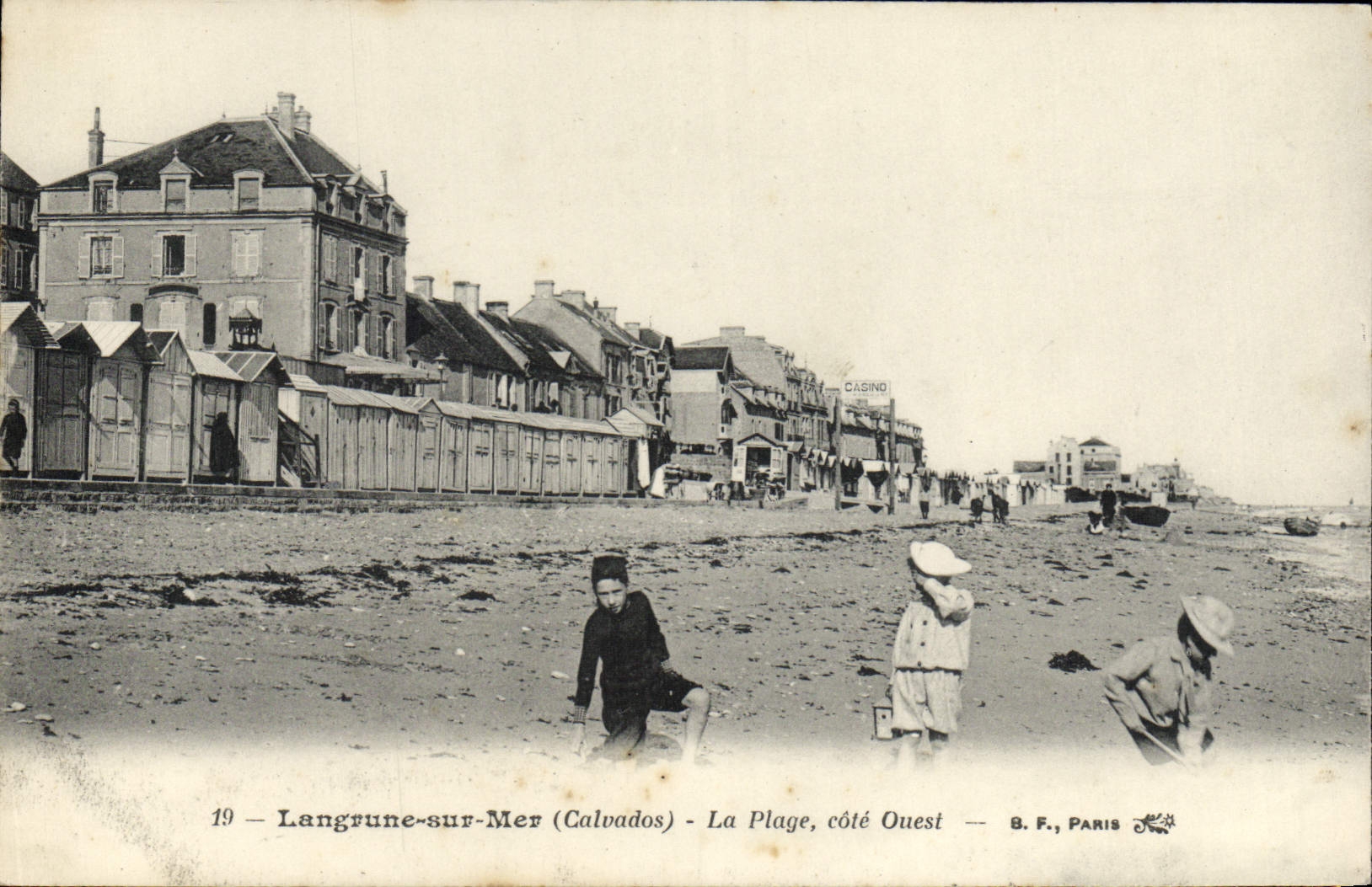 VINTAGE POSTCARD Langrune on sea the beach