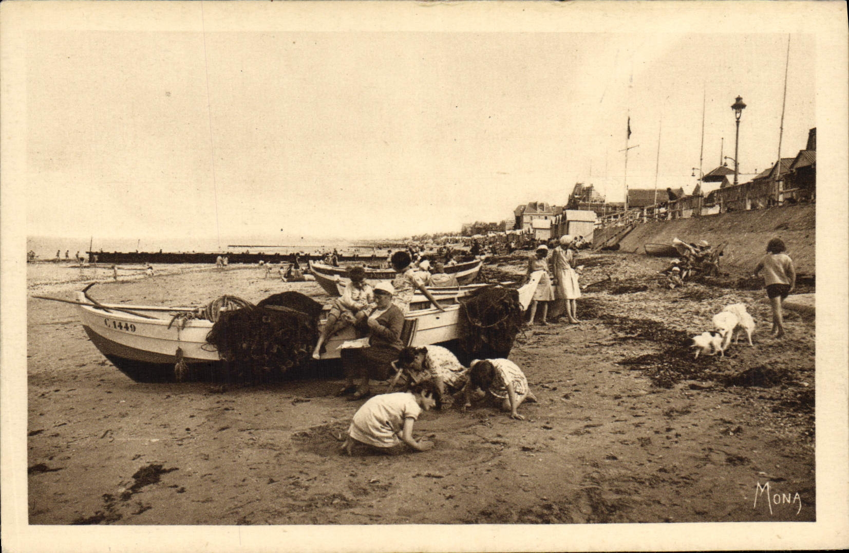 CPA Lion sur mer Une vue de la plage 
