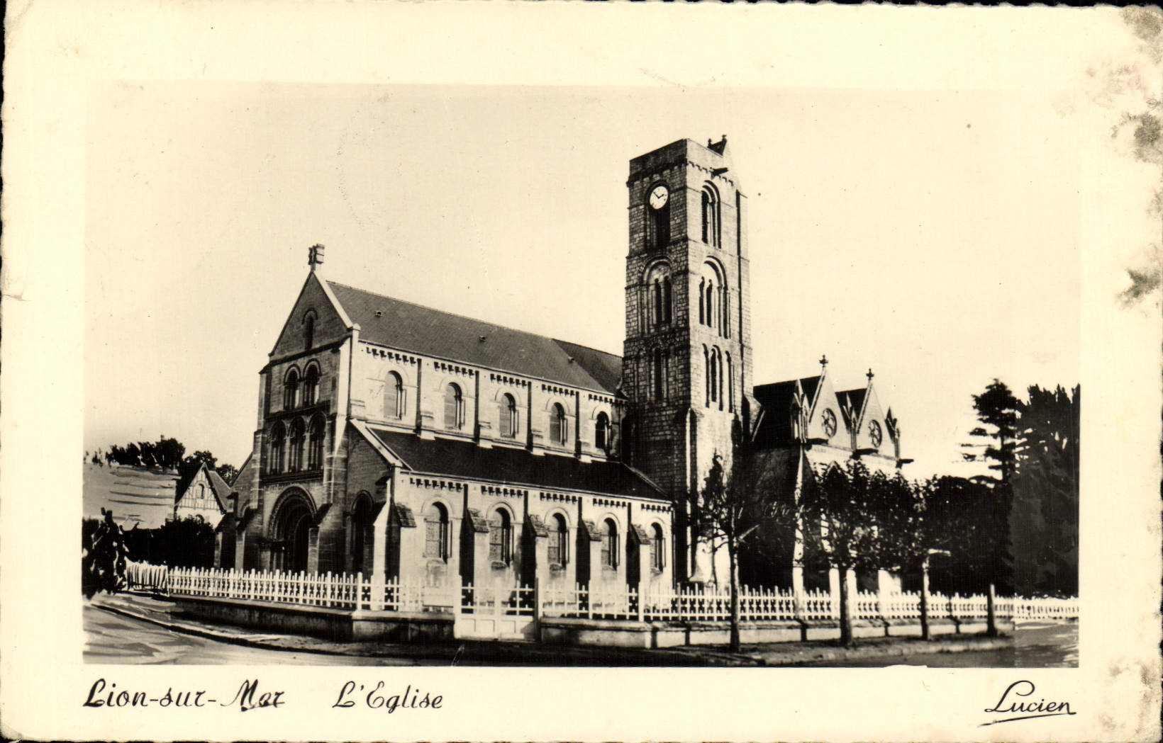 VINTAGE POSTCARD Lion on sea the church