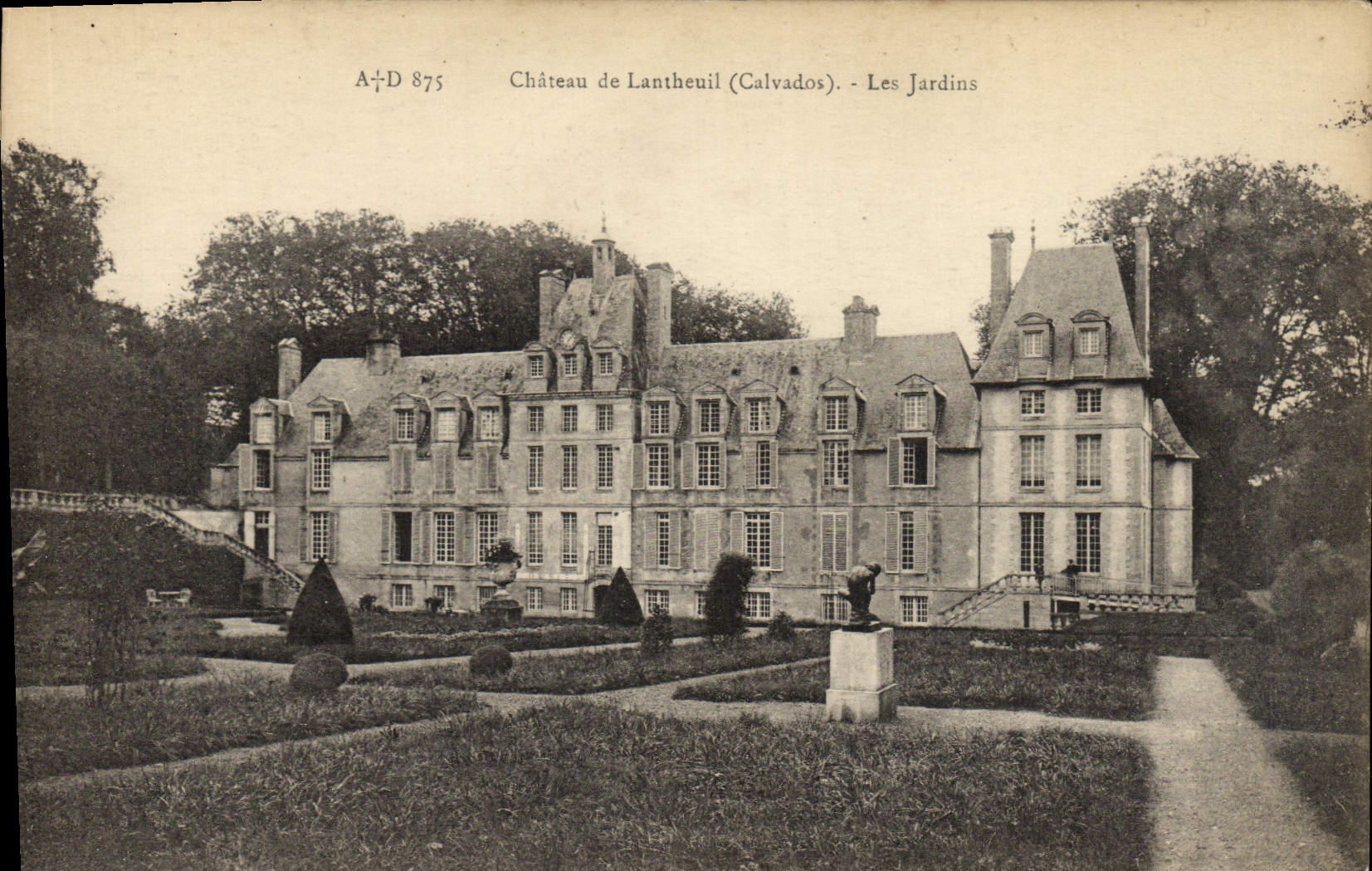 VINTAGE POSTCARD Castle of Lantheuil gardens