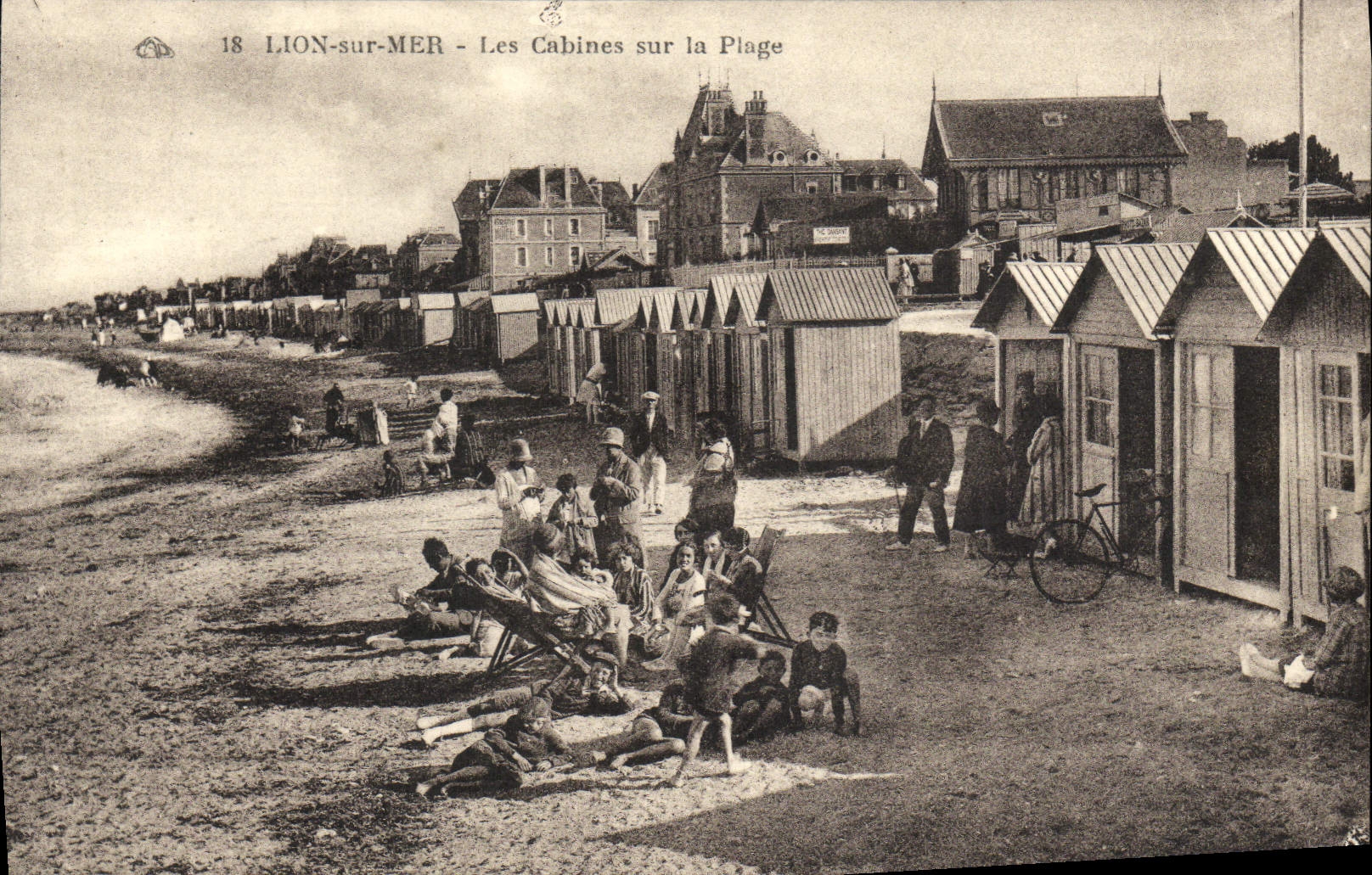 VINTAGE POSTCARD Lion sur Mer cabins on the beach Children