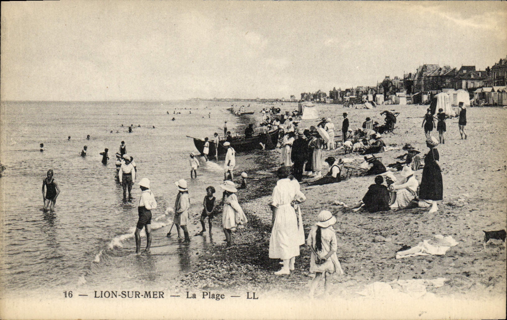 CPA Lion sur mer la plage