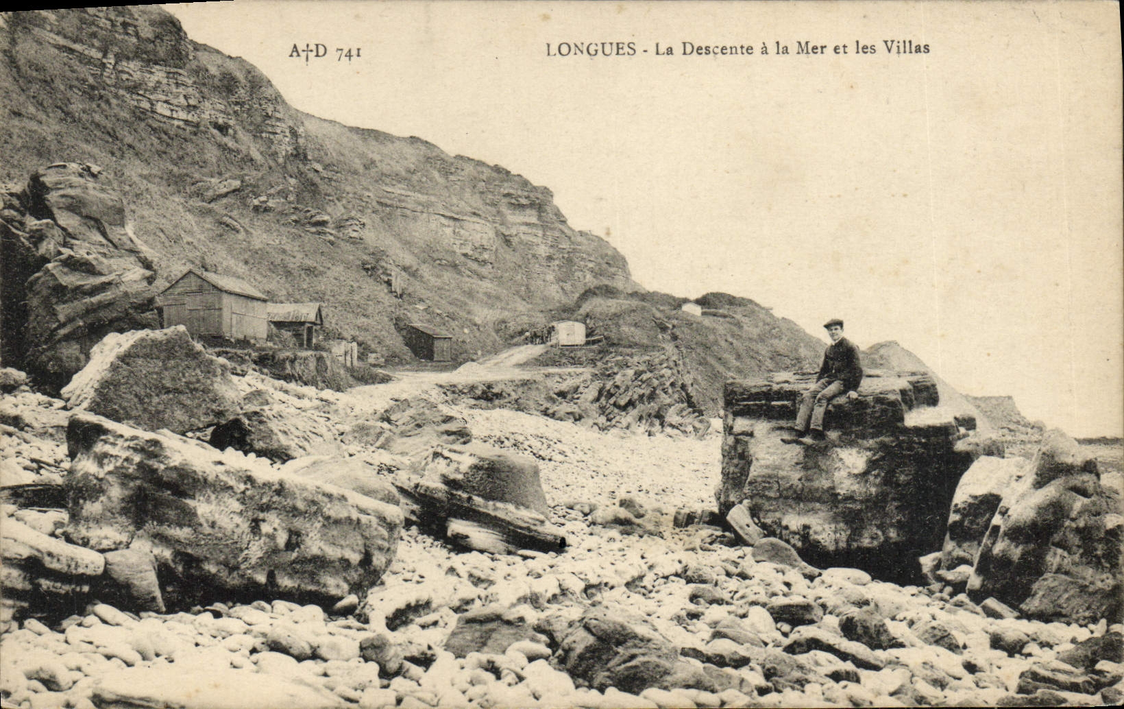 VINTAGE POSTCARD Long descent with the sea and villas