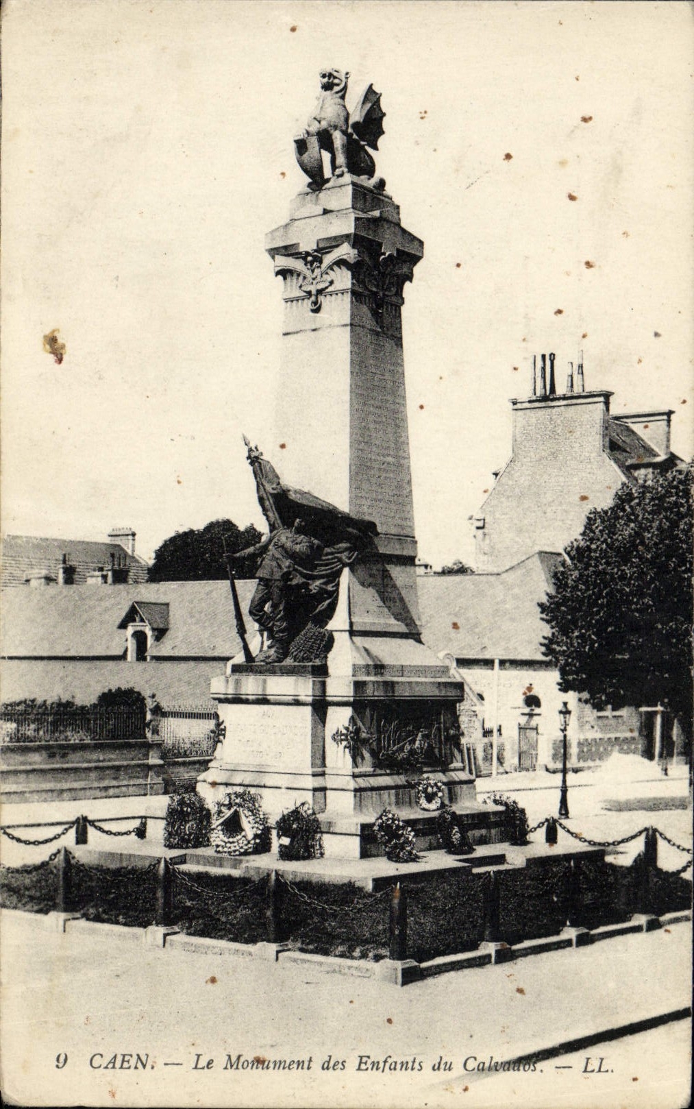 CPA Caen Le monument des enfants du Calvados