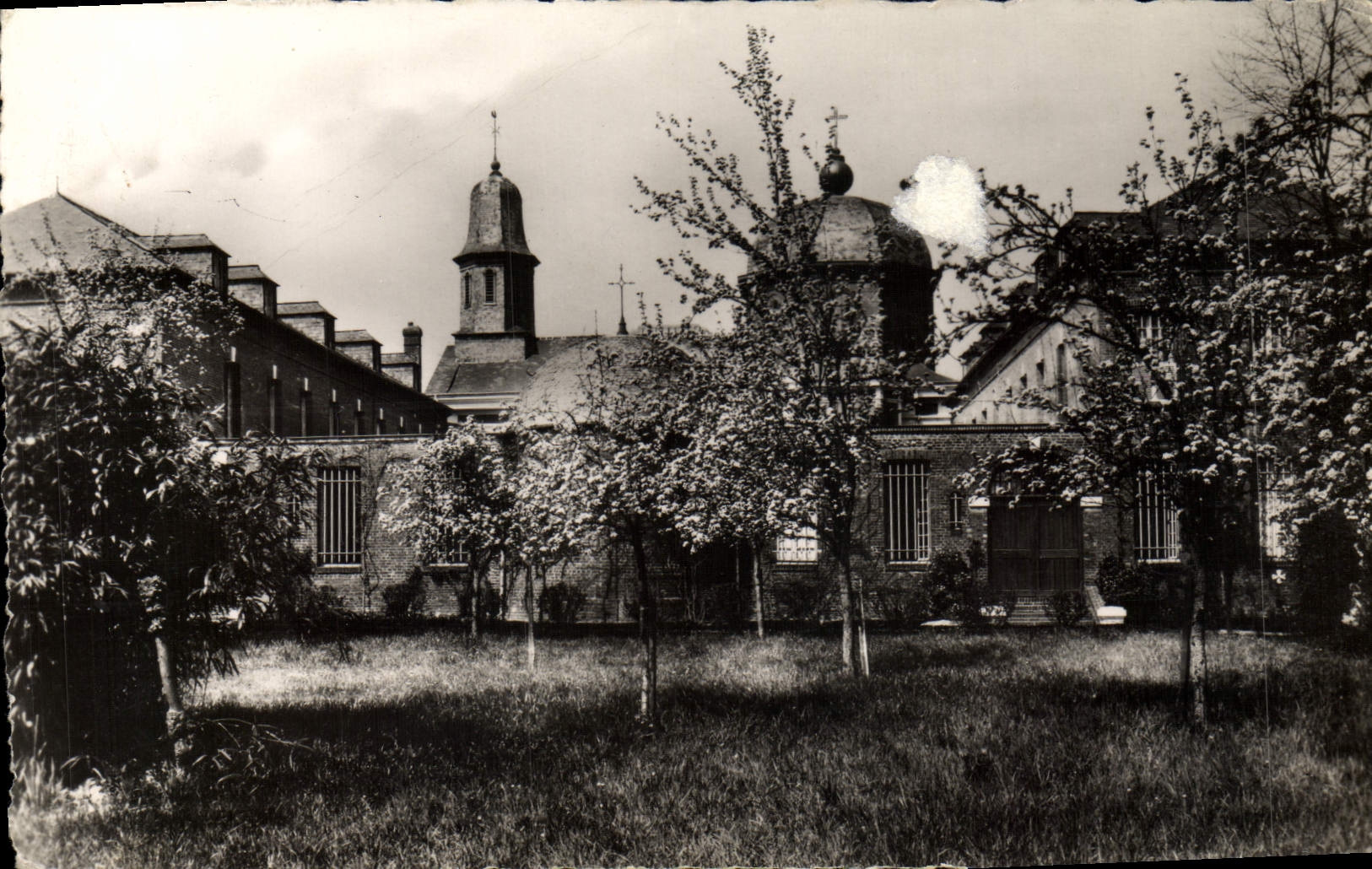 CPMA el carmel de Lisieux visto por dentro de la cerca