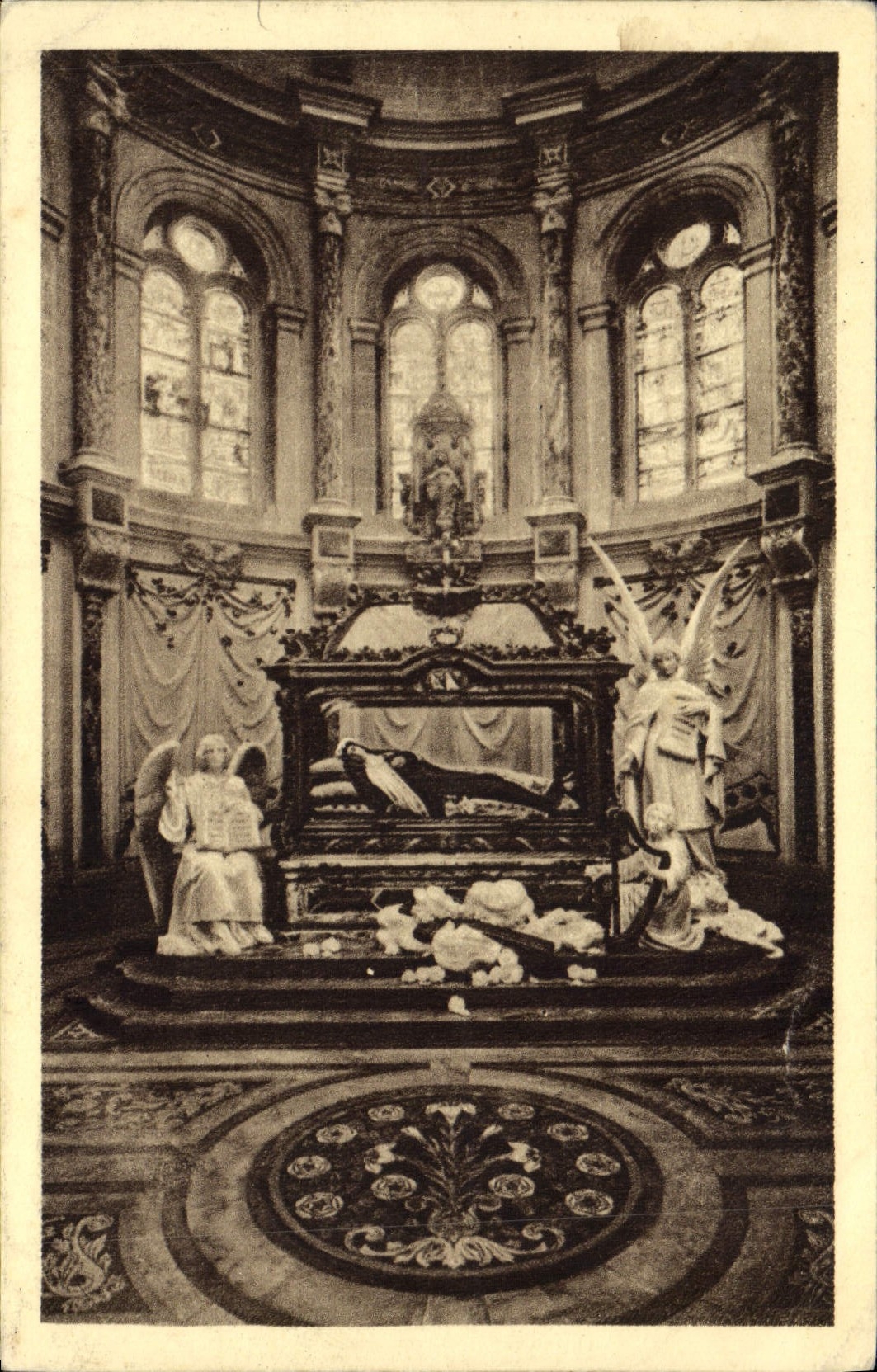 CPA Chapelle et chasse de sainte Lisieux