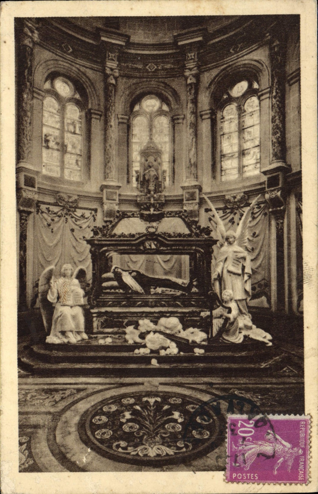 CPA Chapelle et chasse de sainte Lisieux