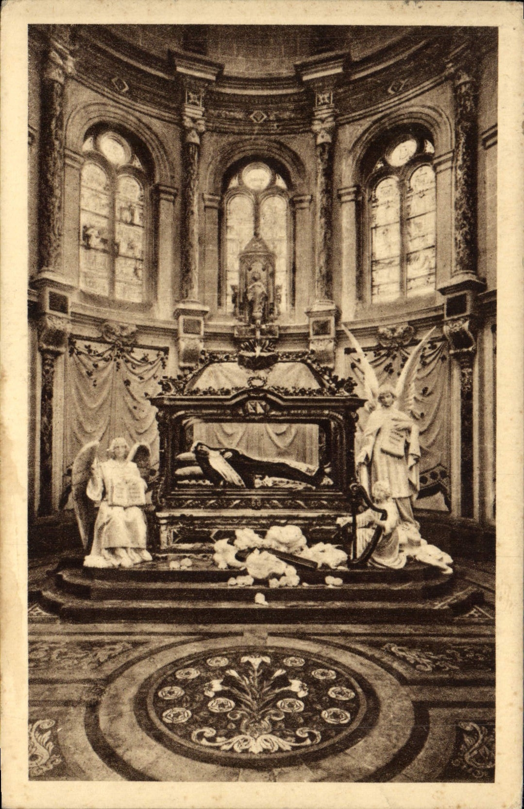 CPA Chapelle et chasse de sainte Lisieux