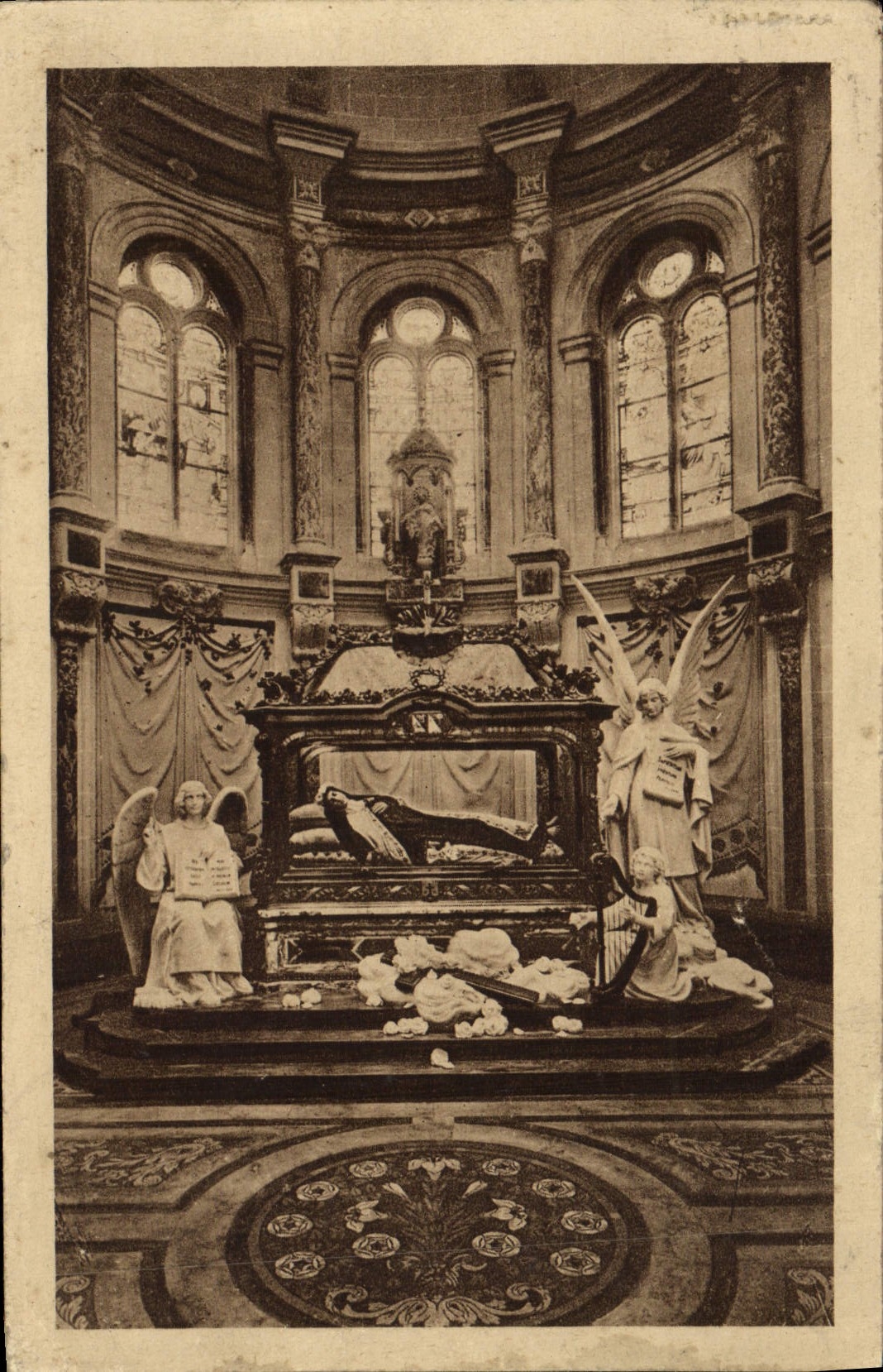 CPA Chapelle et chasse de sainte Lisieux