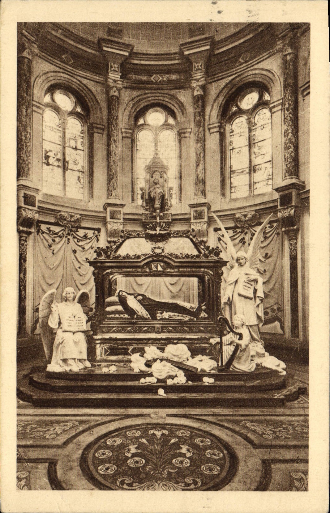 CPA Chapelle et chasse de sainte Lisieux