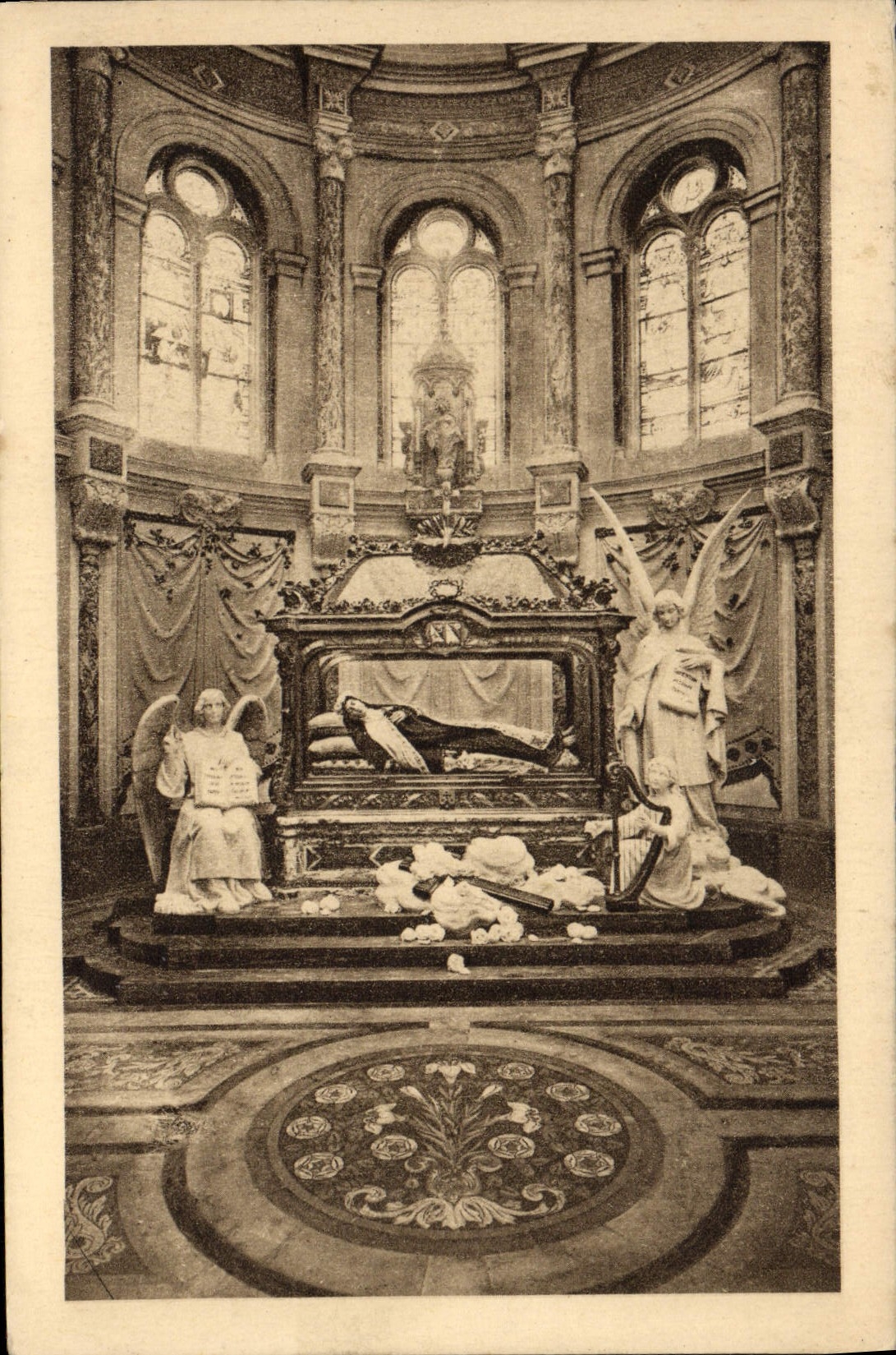 CPA Chapelle et chasse de sainte Lisieux