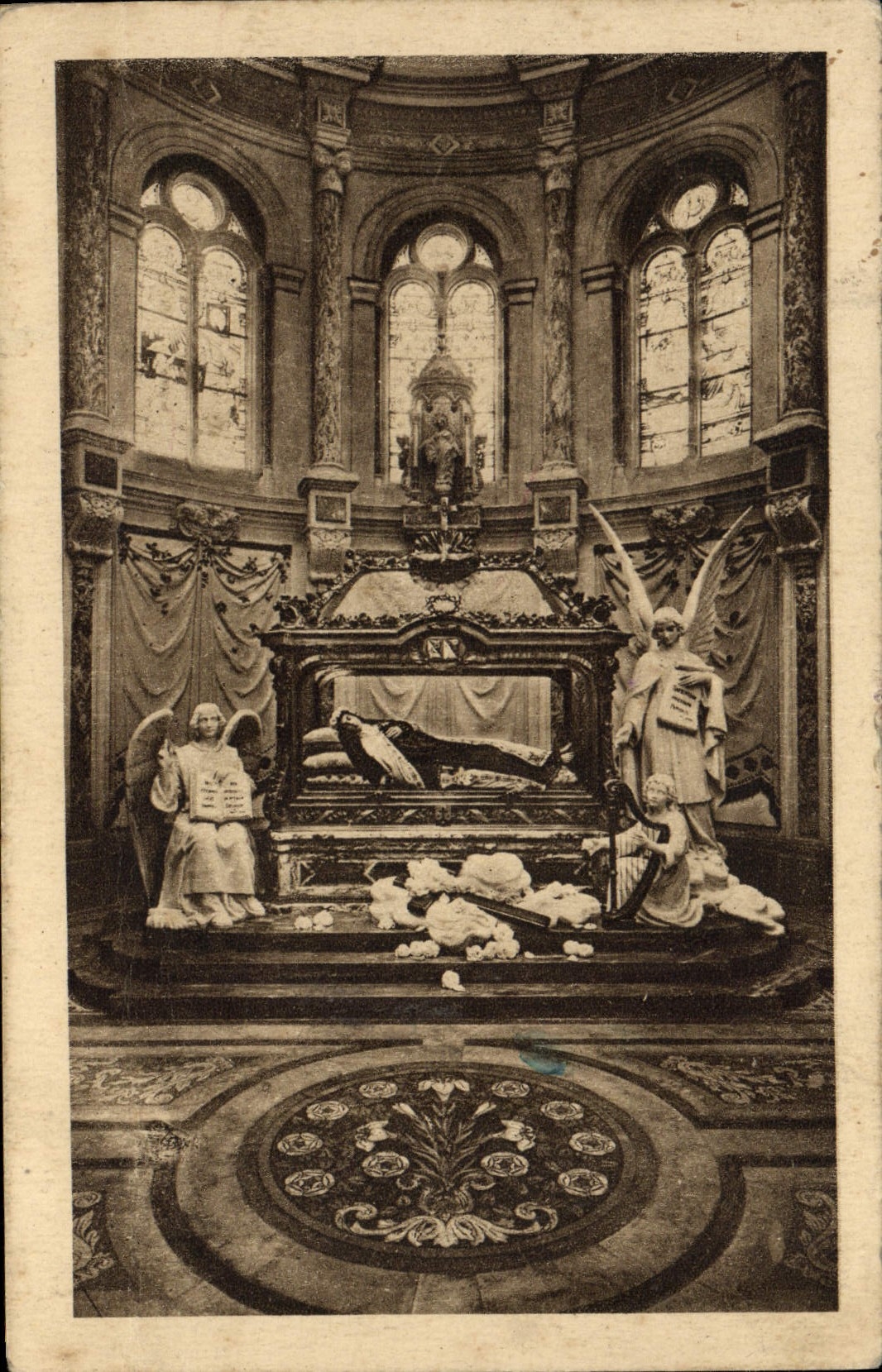 CPA Chapelle et chasse de sainte Lisieux
