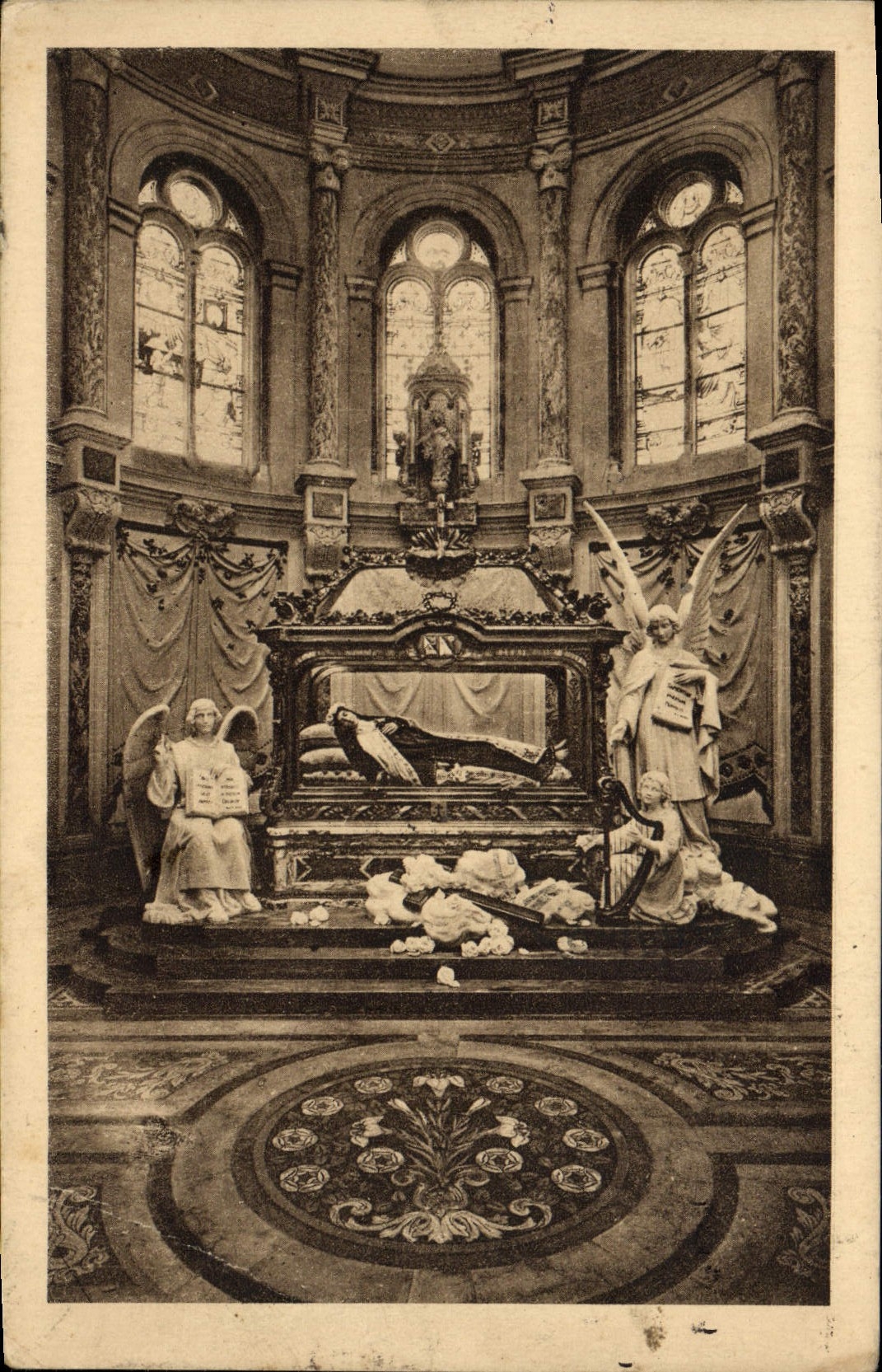 CPA Chapelle et chasse de sainte Lisieux