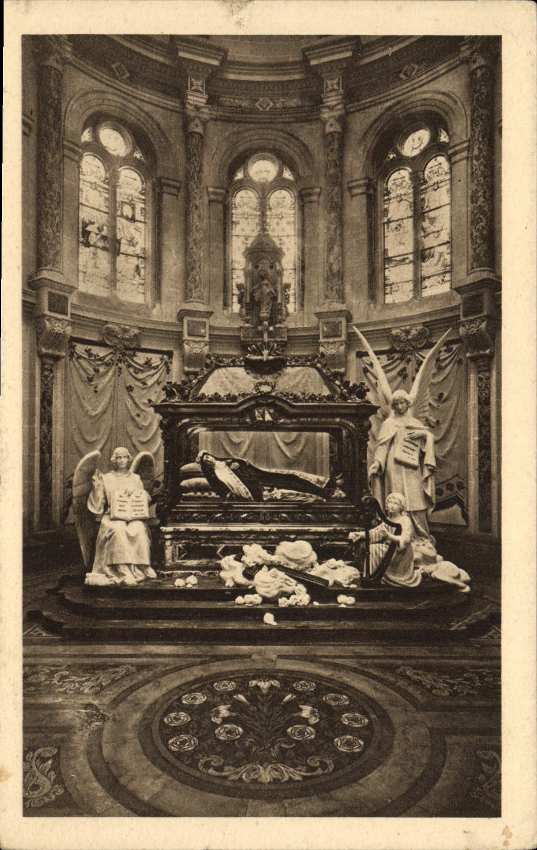 CPA Chapelle et chasse de sainte Lisieux