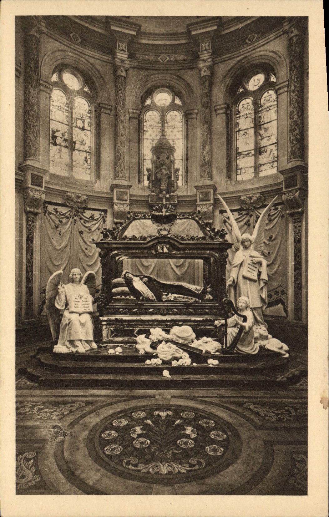 CPA Chapelle et chasse de sainte Lisieux