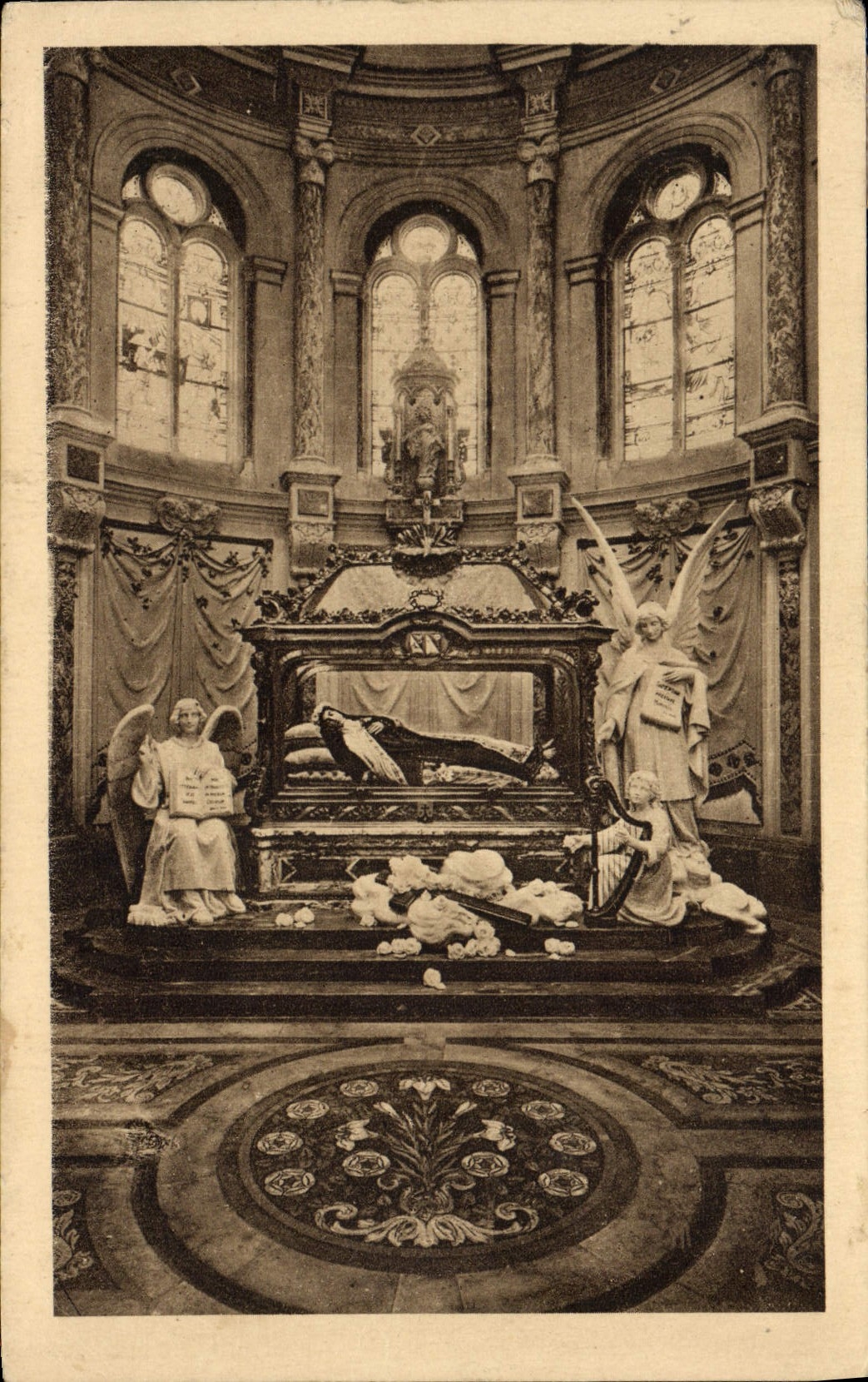 CPA Chapelle et chasse de sainte Lisieux