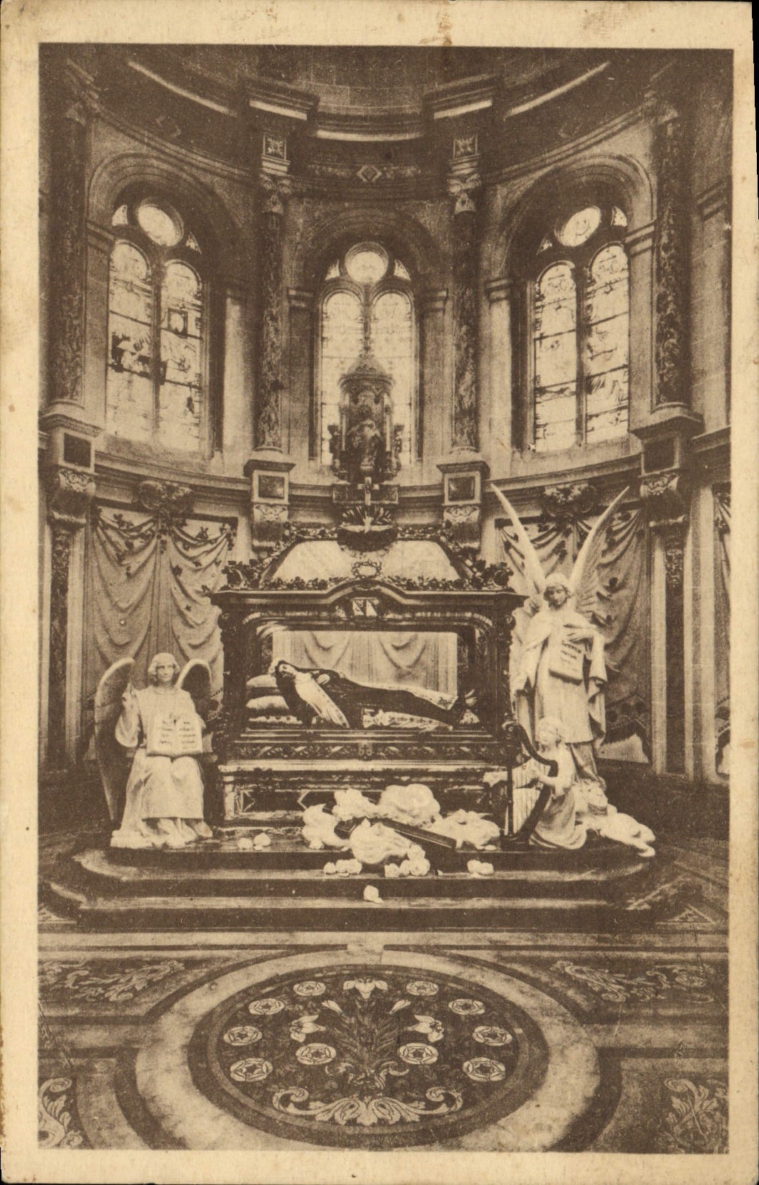 CPA Chapelle et chasse de sainte Lisieux