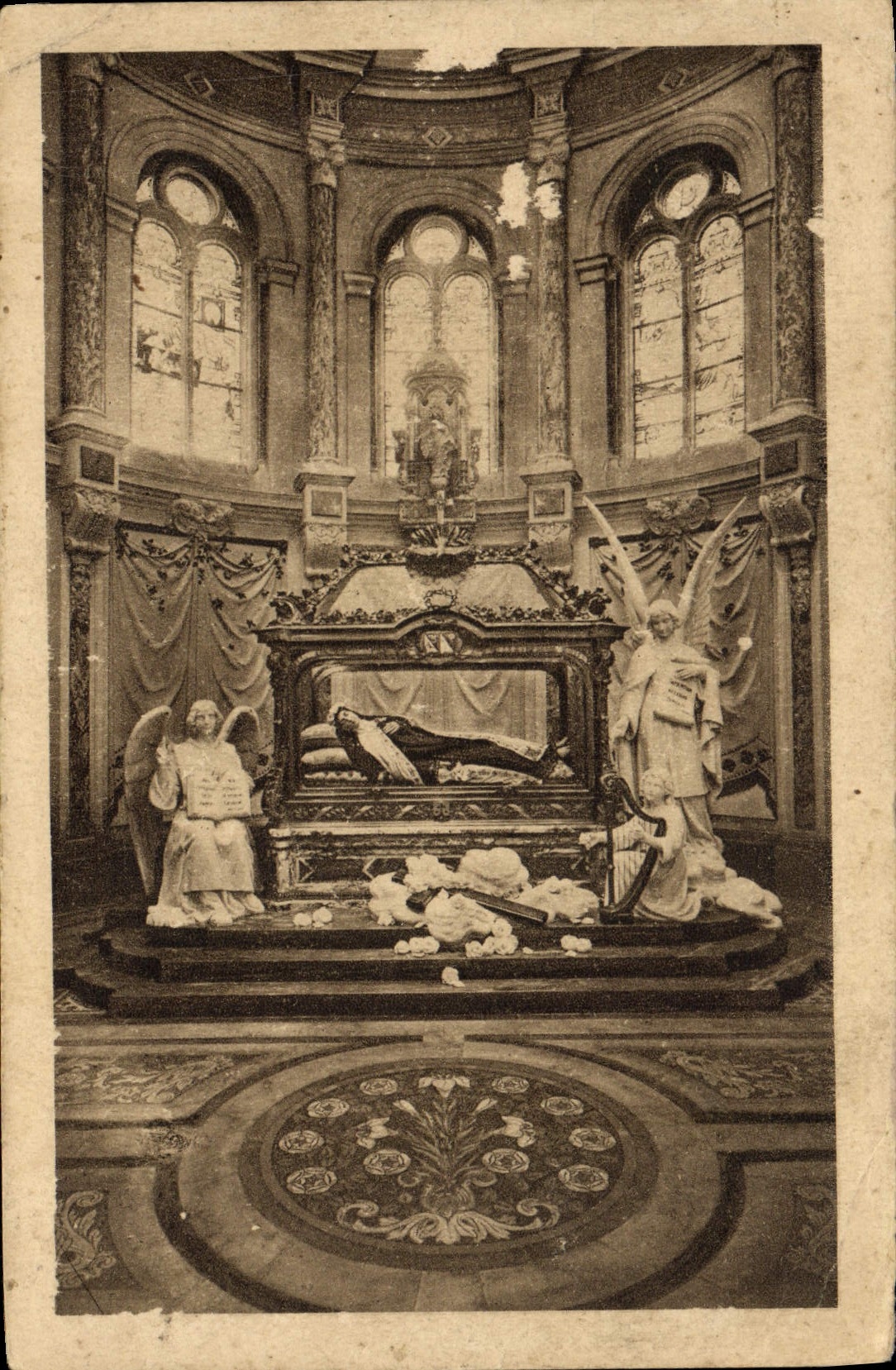 CPA Chapelle et chasse de sainte Lisieux