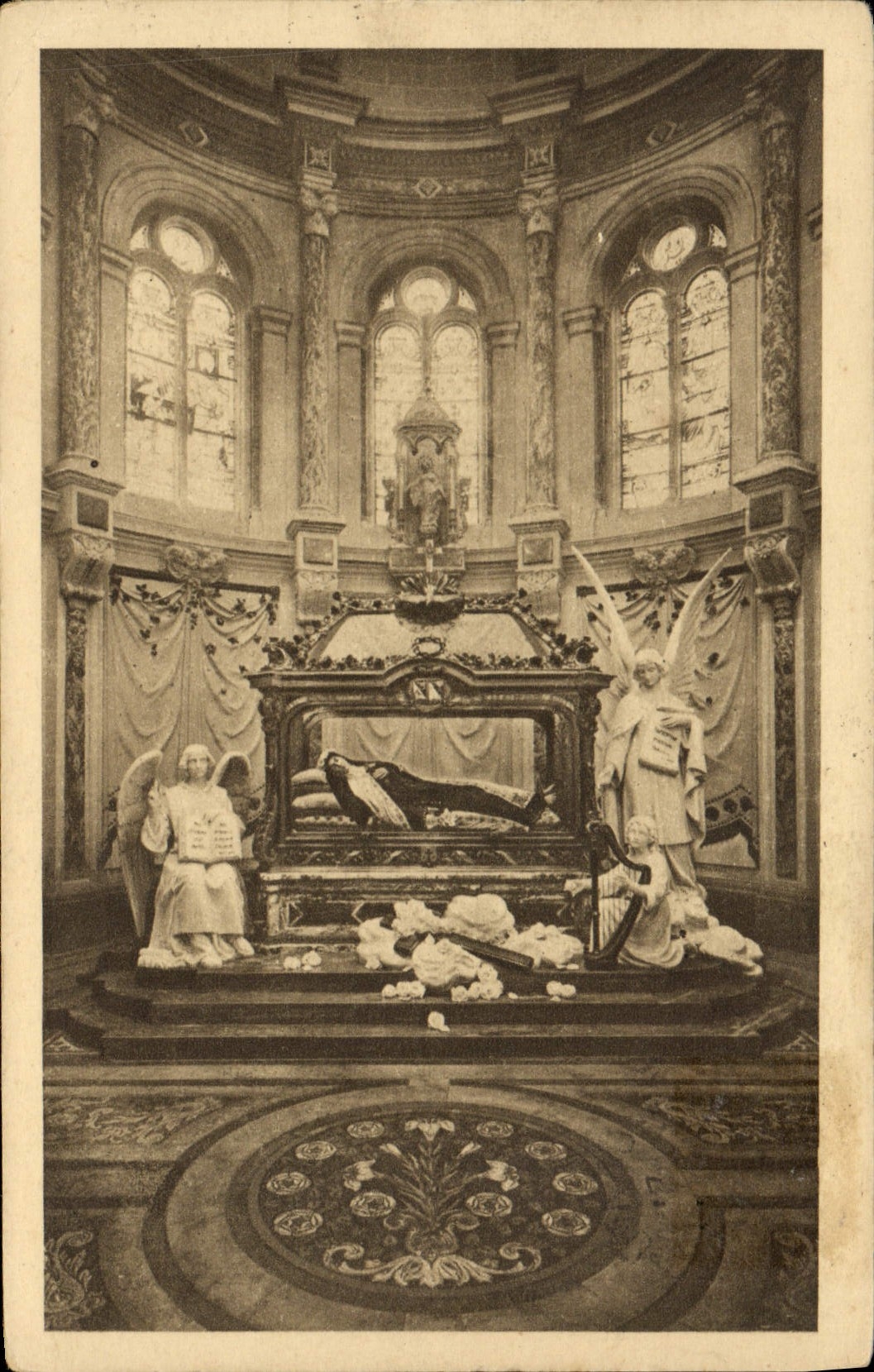 CPA Chapelle et chasse de sainte Lisieux
