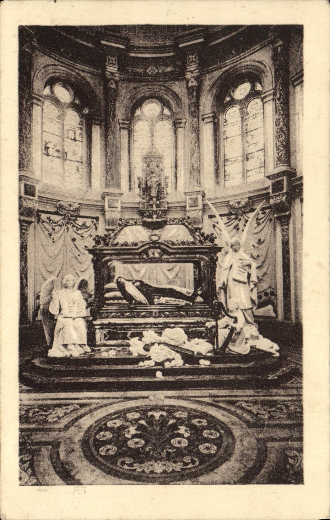 CPA Chapelle et chasse de sainte Lisieux