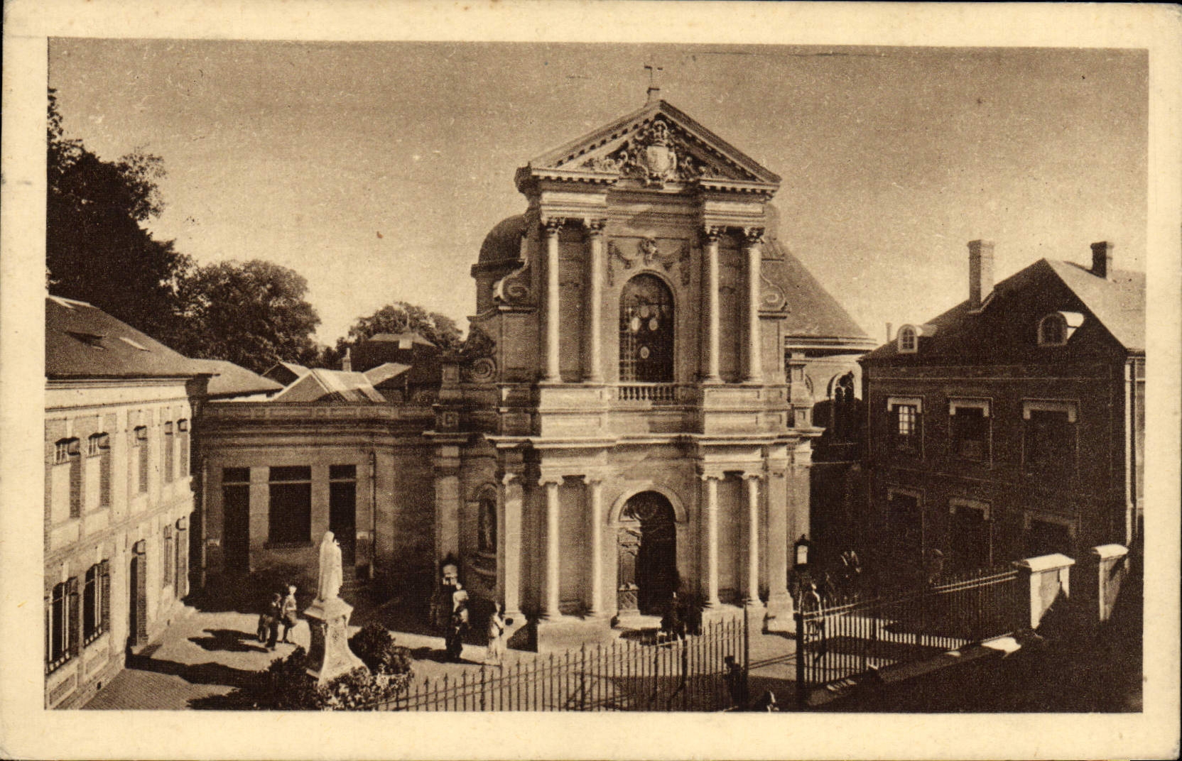 CPA La chapelle des carmelites de Lisieux
