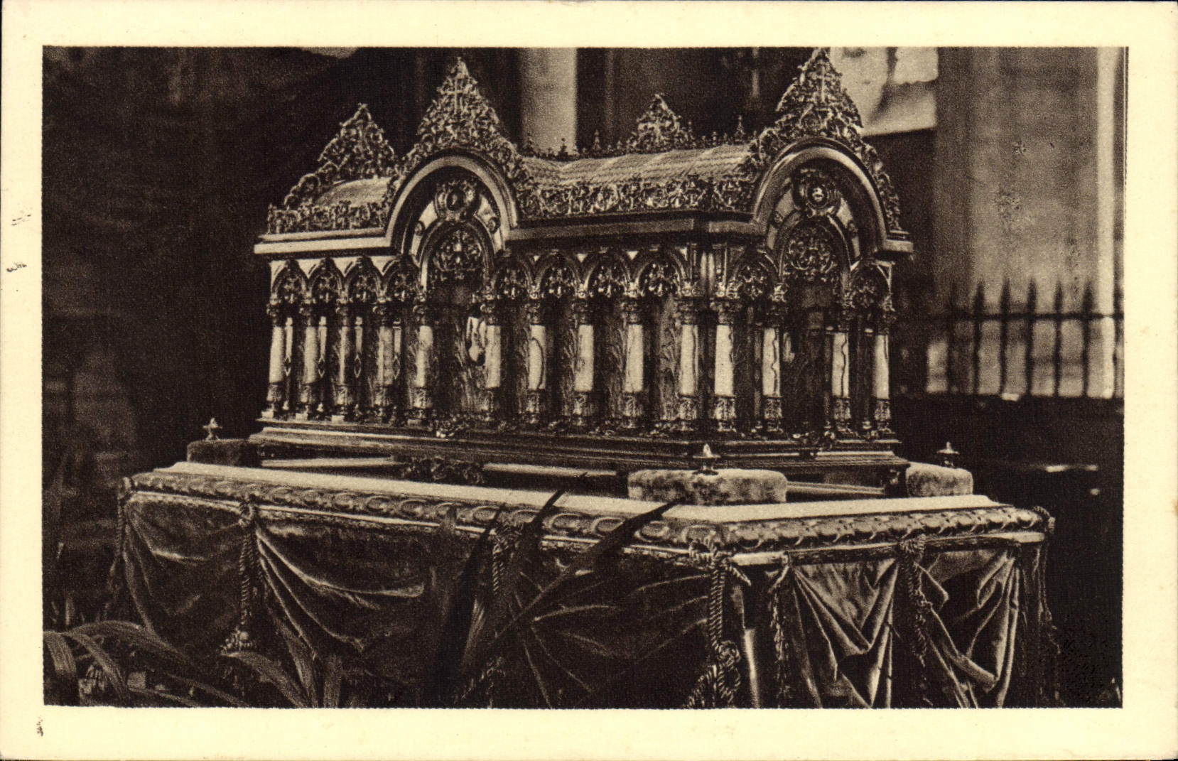 CPA Petite chasse de vermeil offerte par le Bresil Lisieux
