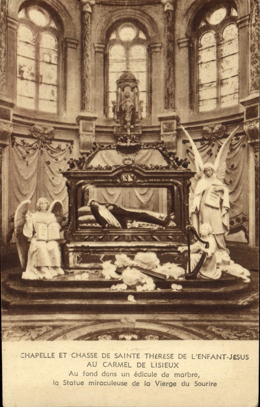 CPA Chapelle et chasse de sainte Therese de l'enfant jesus Lisieux