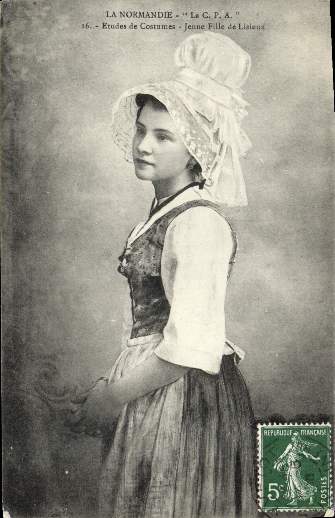 Estudios de Normandía de la POSTAL de la VENDIMIA del folklore de Lisieux de los trajes