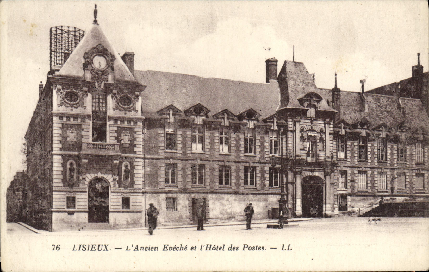 POSTAL Lisieux de la VENDIMIA viejo el eveche y el edificio de la oficina de correos