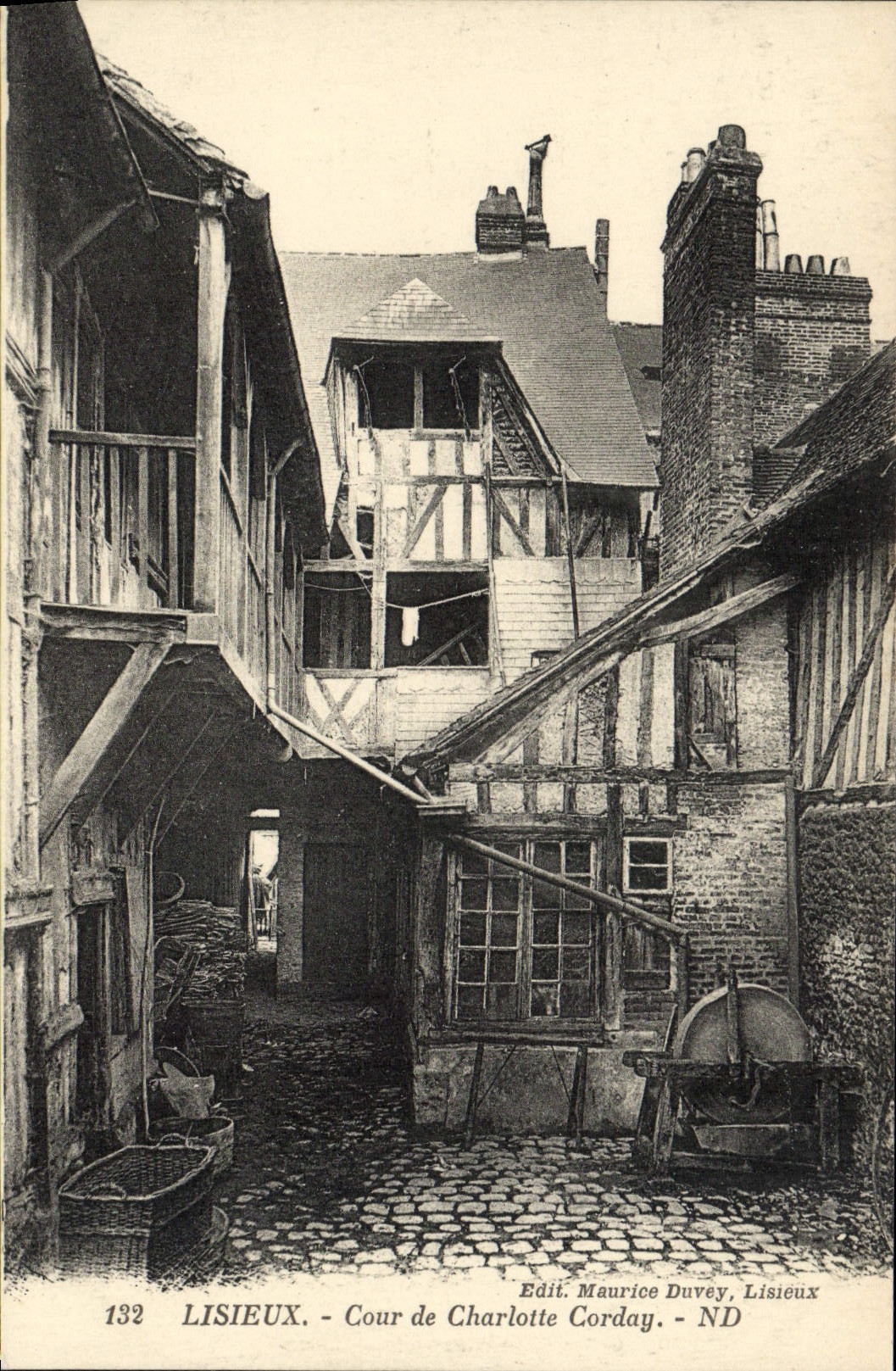 CPA Lisieux cour de charlotte corday