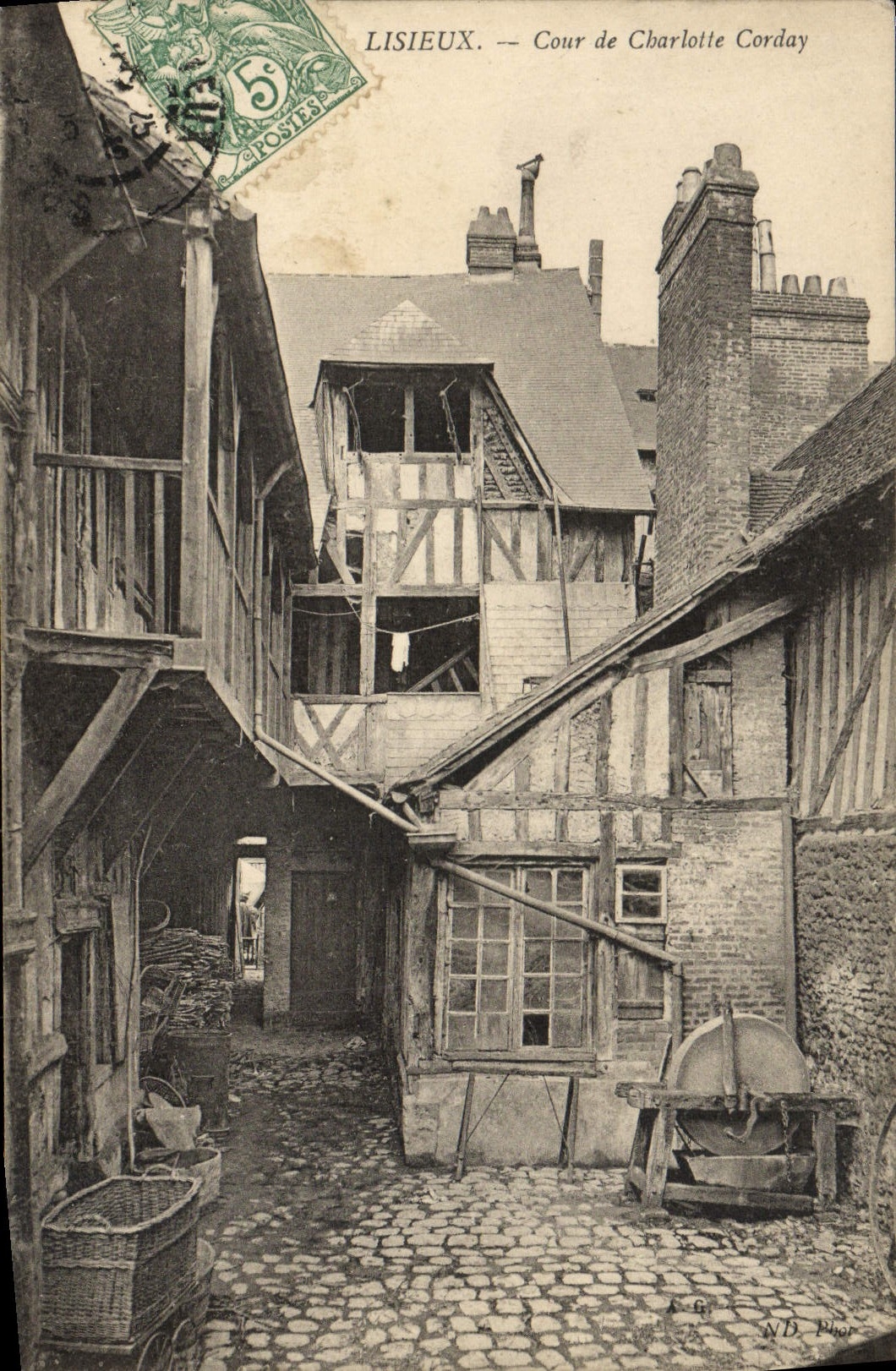 CPA Lisieux cour de charlotte corday