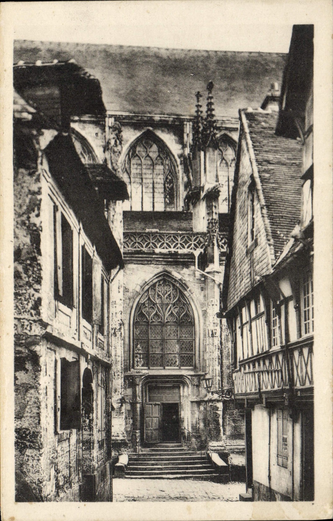 CPA Lisieux Rue de la paix portail de l'eglise saint jacques
