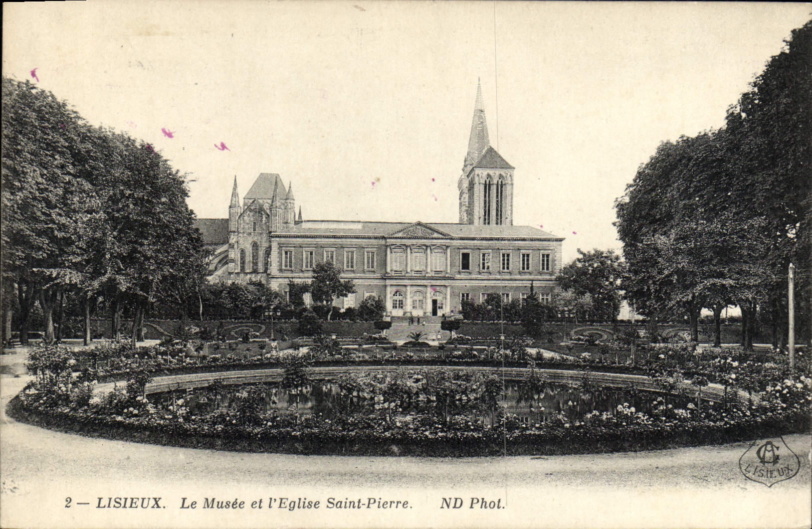 POSTAL Lisieux de la VENDIMIA el museo y el Saint Pierre de la iglesia